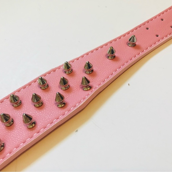 NWT Pink STUDDED SPIKED LEATHER DOG COLLAR. 21” X 2” Adjustable. - Picture 5 of 9